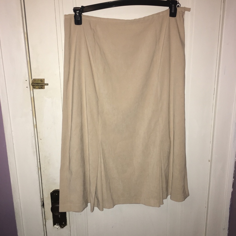 Beige Wms 18 3/4 length skirt norton mcnaughton